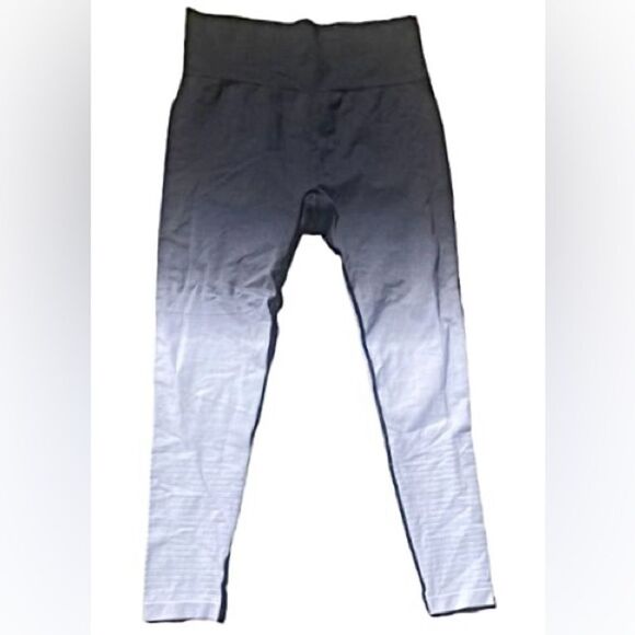 Zyia Active Women's Black White Ombre Capri Leggings Size Medium - Picture 1 of 3